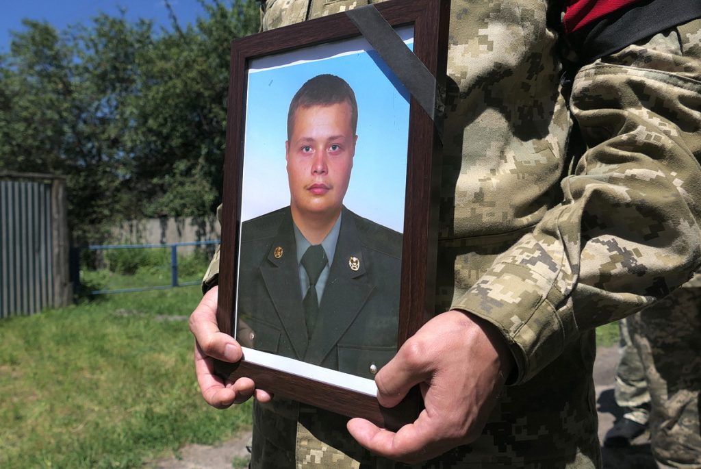 «Проводжали на колінах»: На Ямпільщині прощались з 21-річним воїном Олександром Шинкаренком