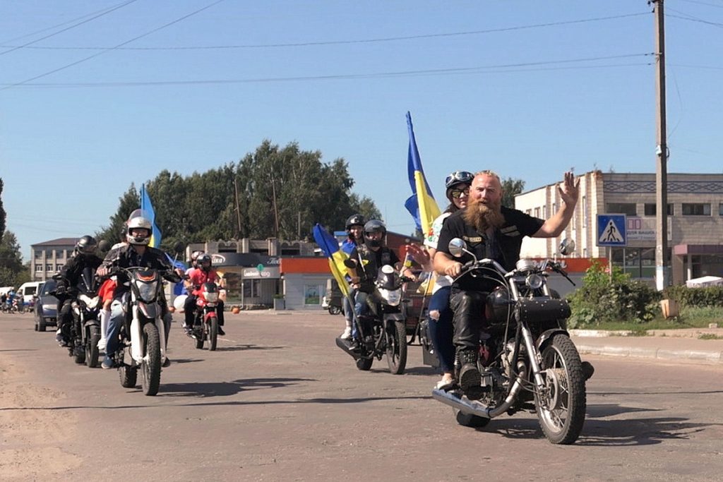 З синьо-жовтими прапорами: В Ямполі відбувся мотопробіг до Дня Незалежності України