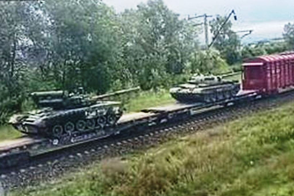 На станцію Суземка прибули ешелони з танками Т-80